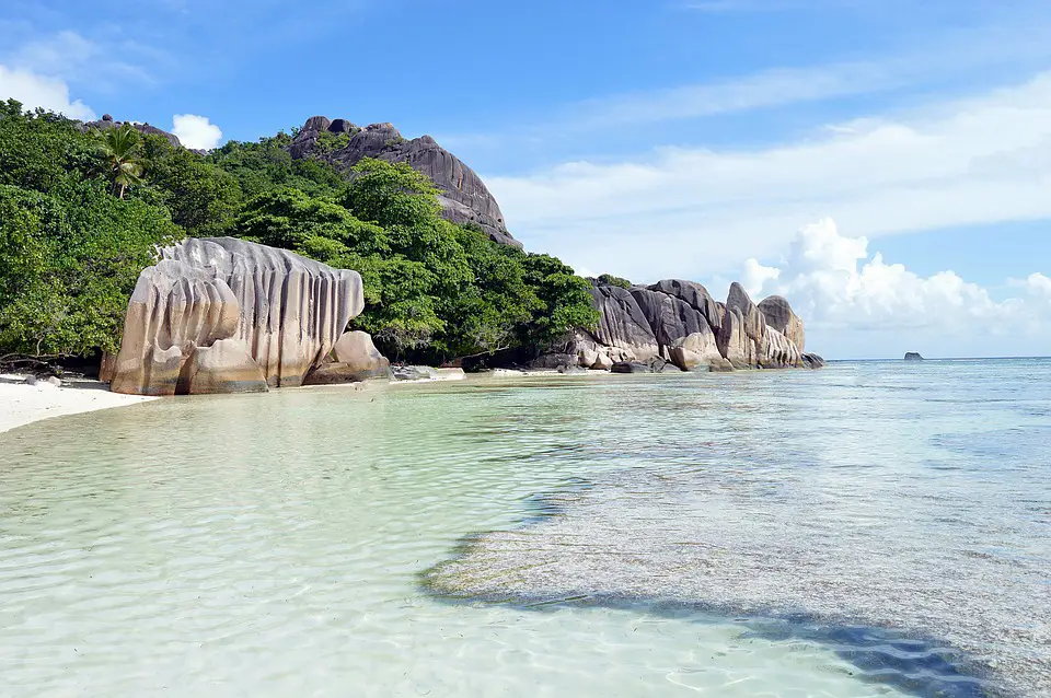 Plage magnifique aux Seychelles