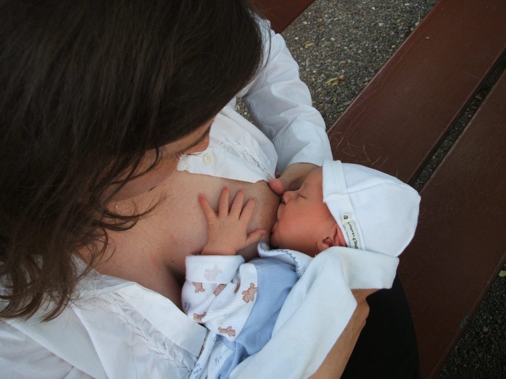 Engorgement sevrage : c&rsquo;est quoi et comment l’éviter ?