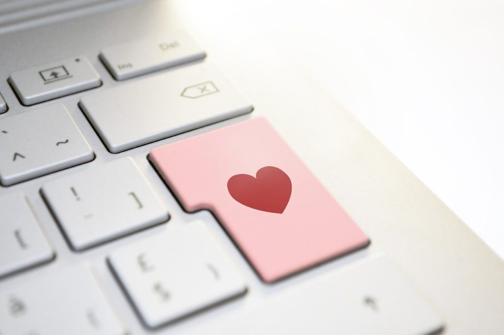 Création de sites de rencontre : les règles qui y sont soumises !