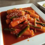 Le Tteokbokki plat traditionnel coréen