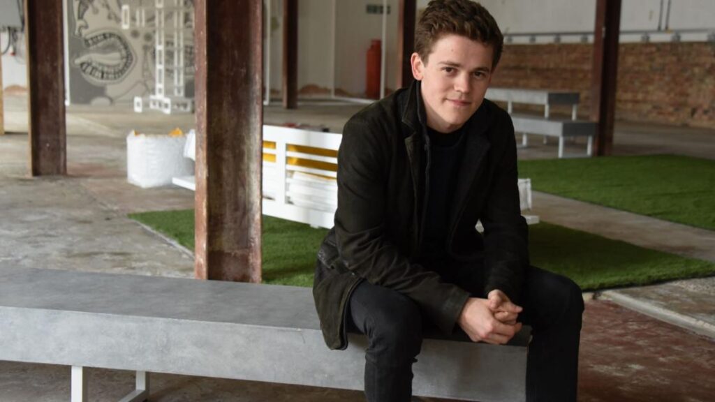 films et séries tv avec sam clemmett