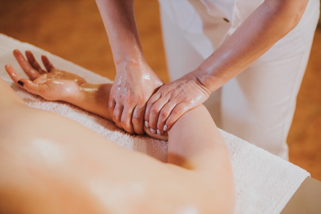 Comment choisir l&rsquo;huile de massage idéale pour se détendre ?