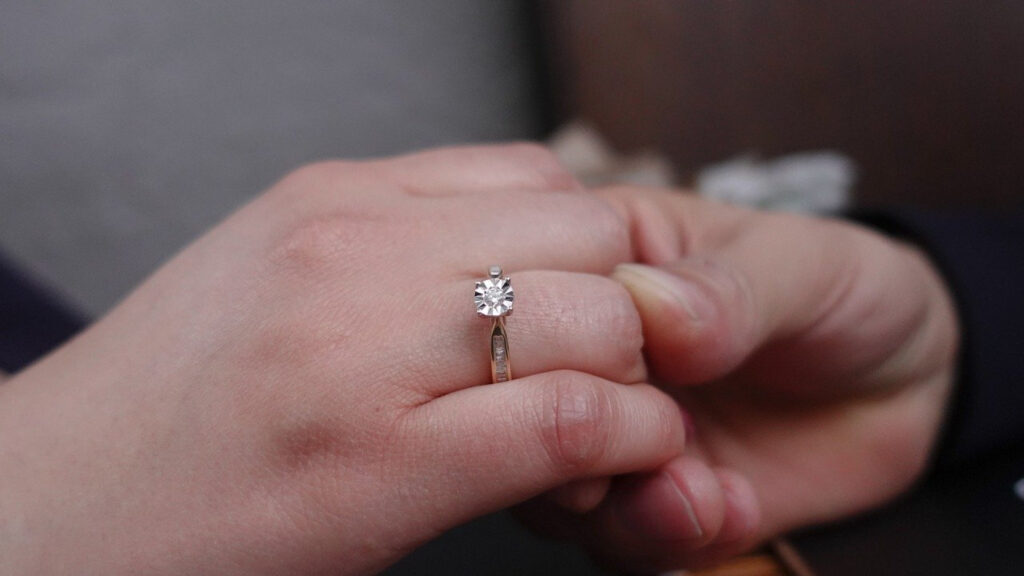 Guide pour choisir la bague de fiançailles parfaite