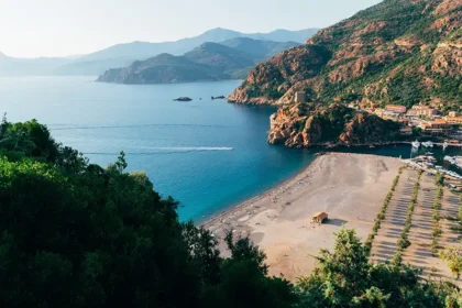 Voyage en Corse, vue de la côte