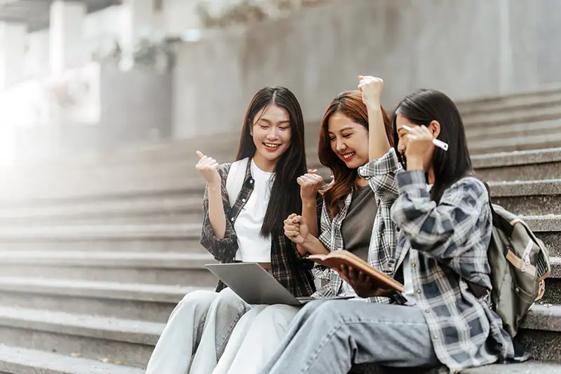 Etudiantes en école de commerce à Strasbourg