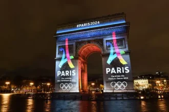 Arc de Triomphe avec le logo des JO de Paris 2024
