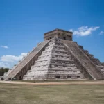 pyramide érigée par les mayas