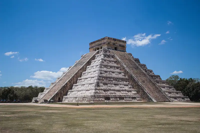 pyramide érigée par les mayas