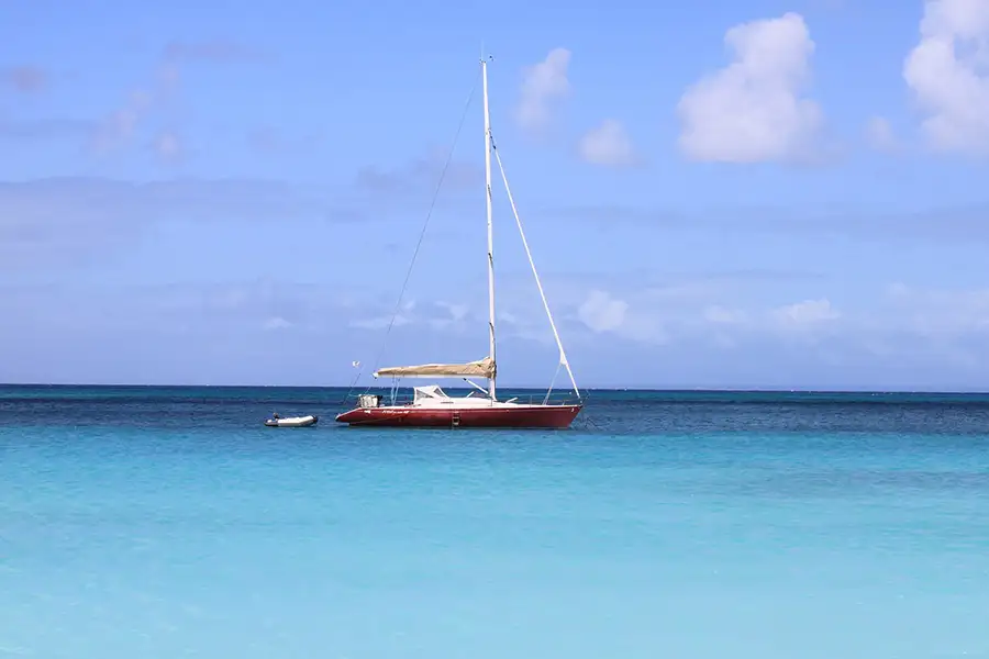 bateau sur la mer des Caraïbes