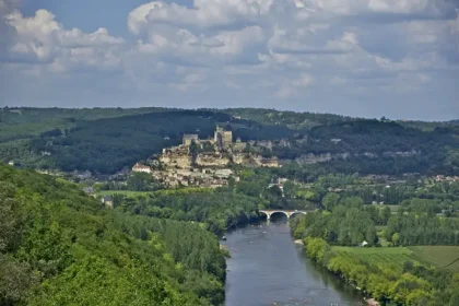 Vallée de la Dordogne et château de Beynac en Périgord