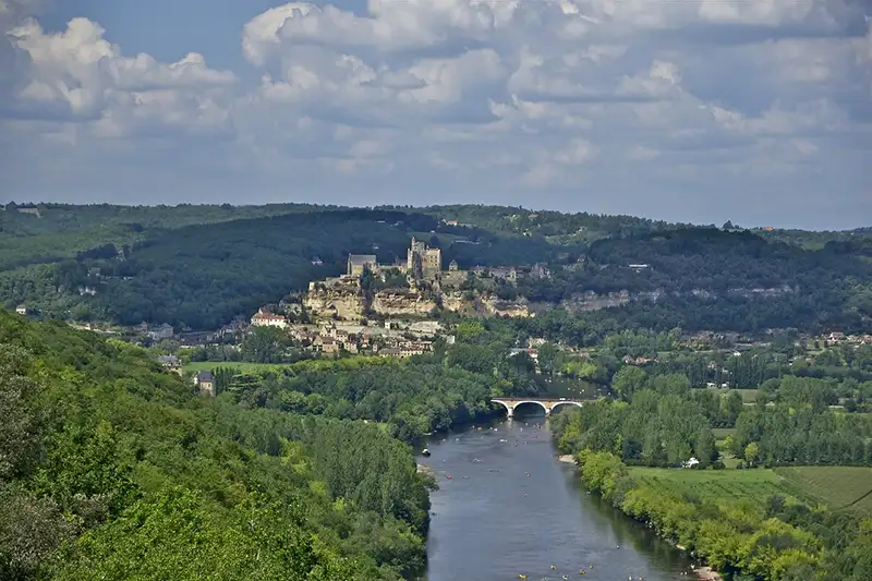 Vallée de la Dordogne et château de Beynac en Périgord