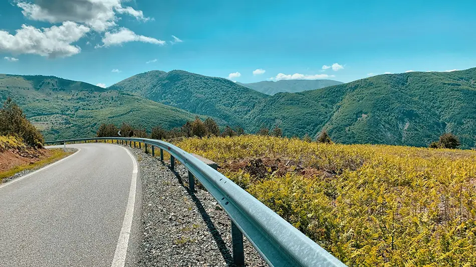 route de montagne en Albanie