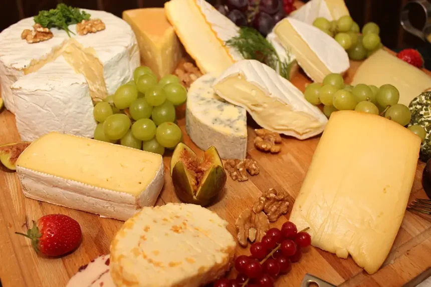 Un plateau des meilleurs fromages