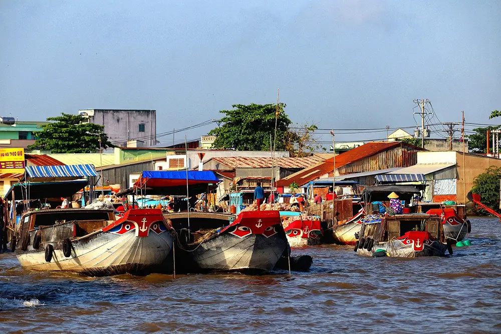 Bateaux en bois au Vietnam 