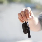 remise de clé lors d'une location de voiture entre particuliers