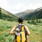 Randonnée montagne chaussures pour femmes en forêt