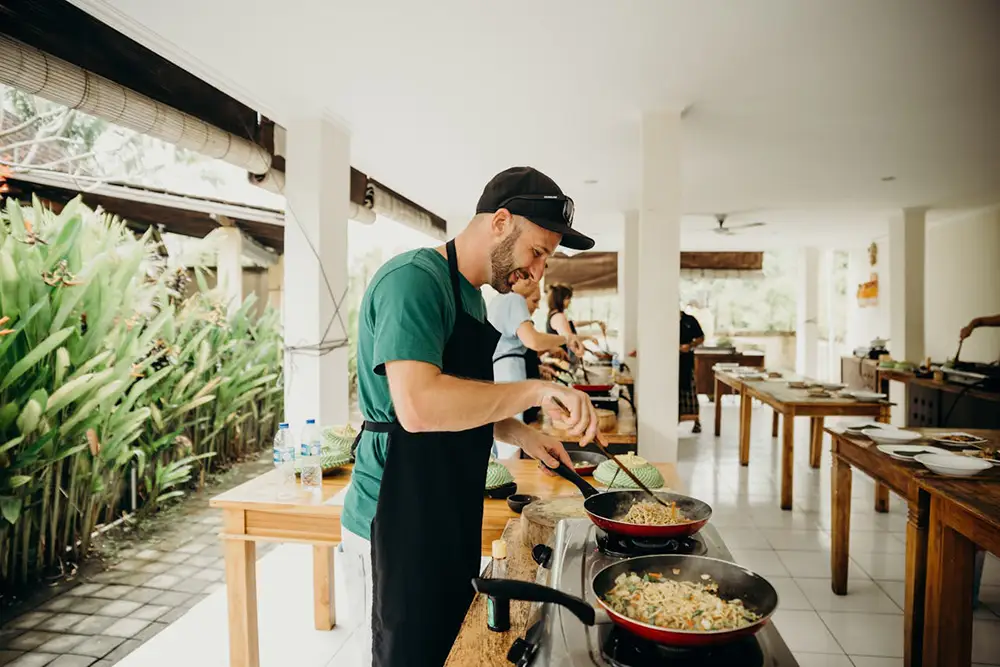 offrir un cours de cuisine est une idée originale et amusante de faire un cadeau