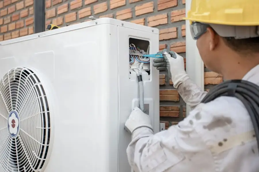 installation et entretien d'une pompe à chaleur avec technicien