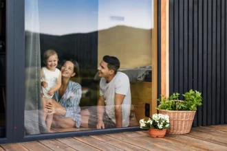 Petite famille qui a changé de vie dans de petites villes