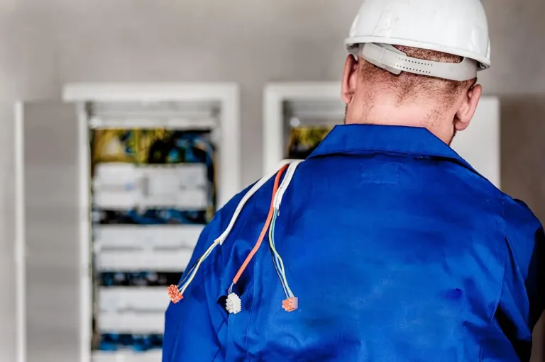 installation électrique révisée par un électricien professionnel