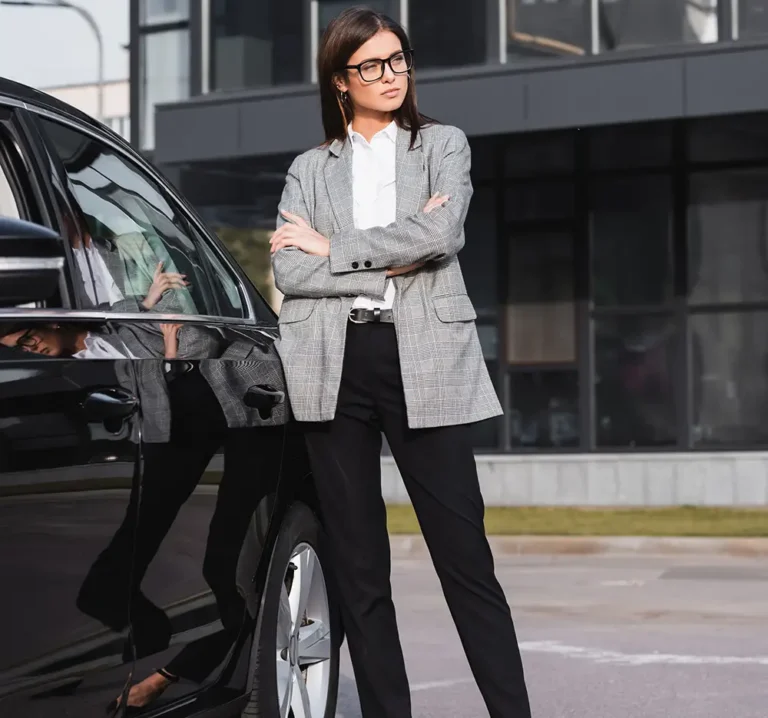 femme professionnelle sur la route