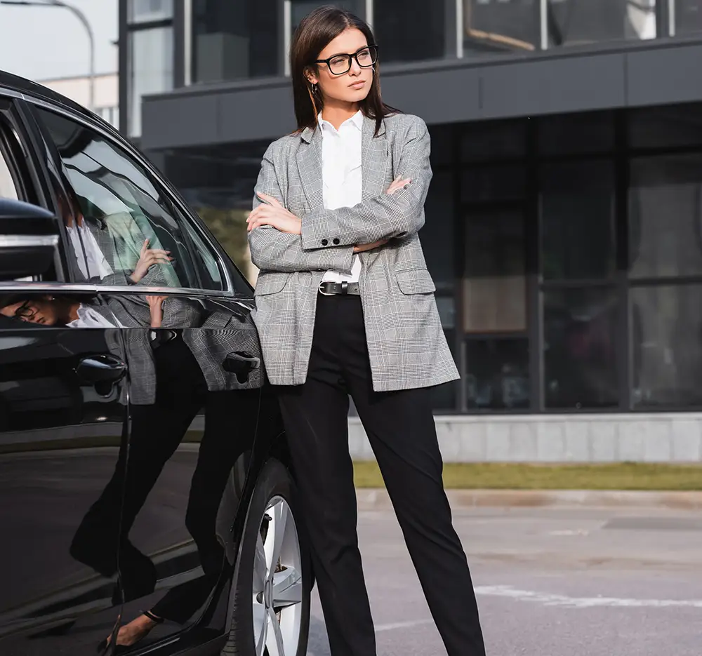 femme professionnelle sur la route