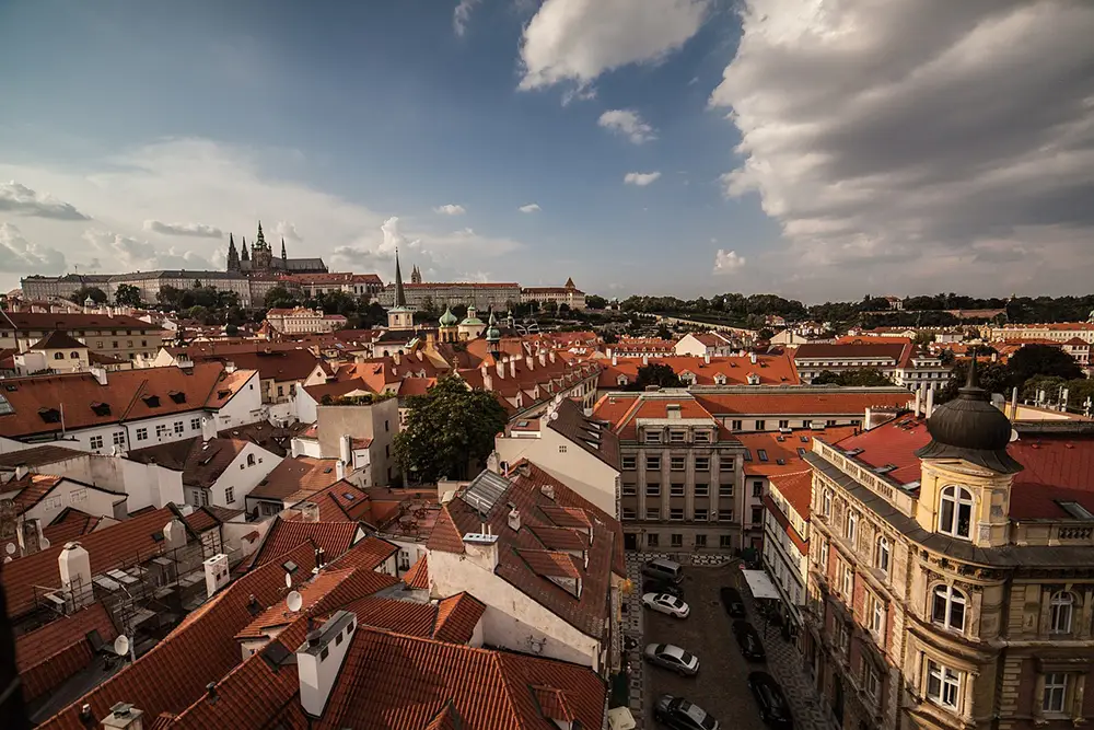 Prague, une des capitales à visiter en Europe : vue depuis les toits