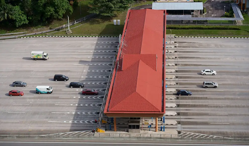 péage d'autoroute vue aérienne