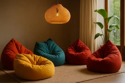 salon cozy : poufs moelleux et suspension en rotin