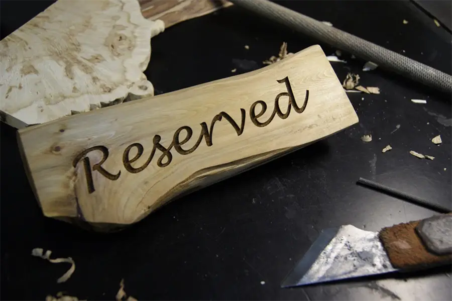 texte gravé sur bois