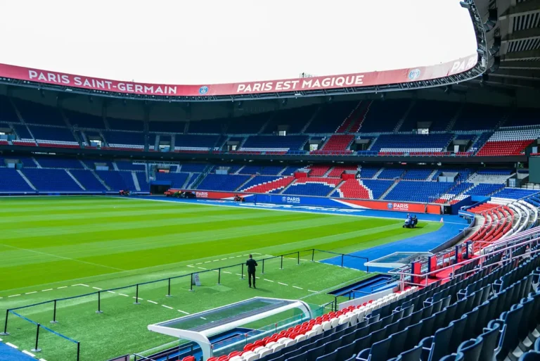 Parc des princes, vide, un des stades de football les plus emblématiques de France