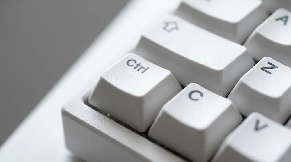 Touches Ctrl C V Z sur un clavier Windows en gros plan