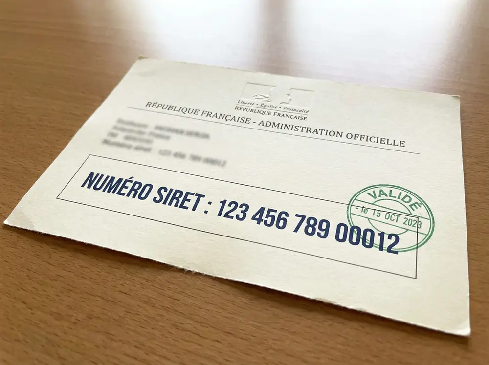 Document officiel stylisé avec numéro SIRET validé représentant l'immatriculation au Registre national des entreprises (RNE)