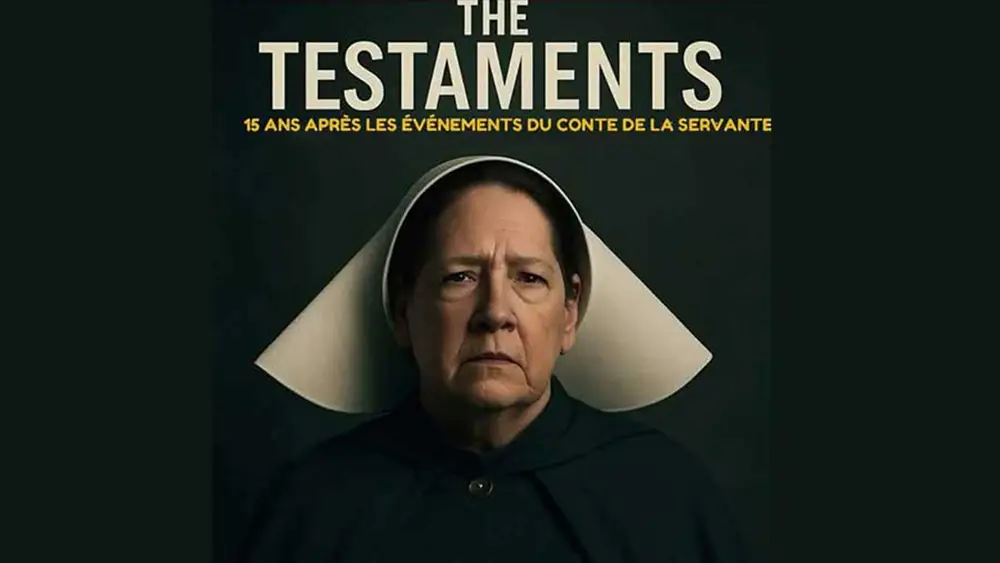 Femme en robe rouge dans une forêt brumeuse symboles de Gilead, The Testaments Disney+ avril 2026