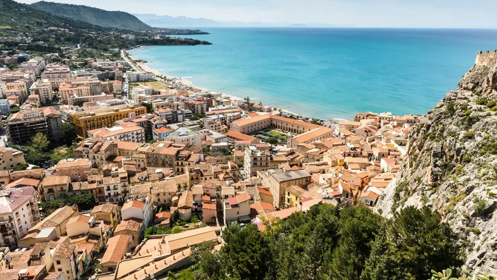 Vue aérienne s'une crique en Sicile