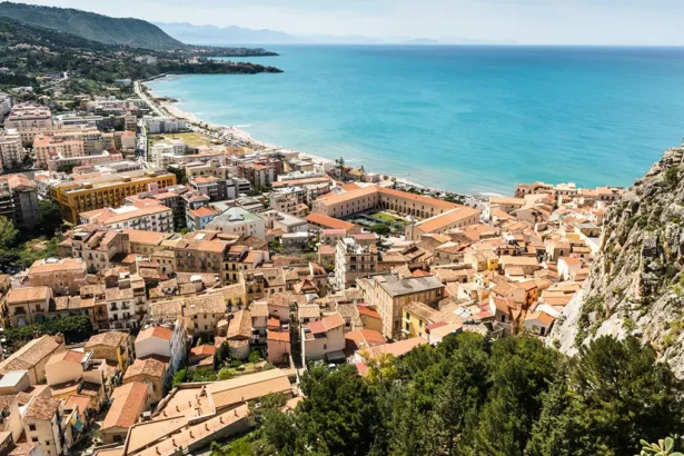 Vue aérienne s'une crique en Sicile