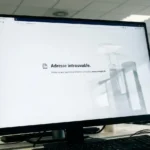 Écran d'ordinateur affichant un message d'erreur DNS suite au blocage de Purstream par les FAI français
