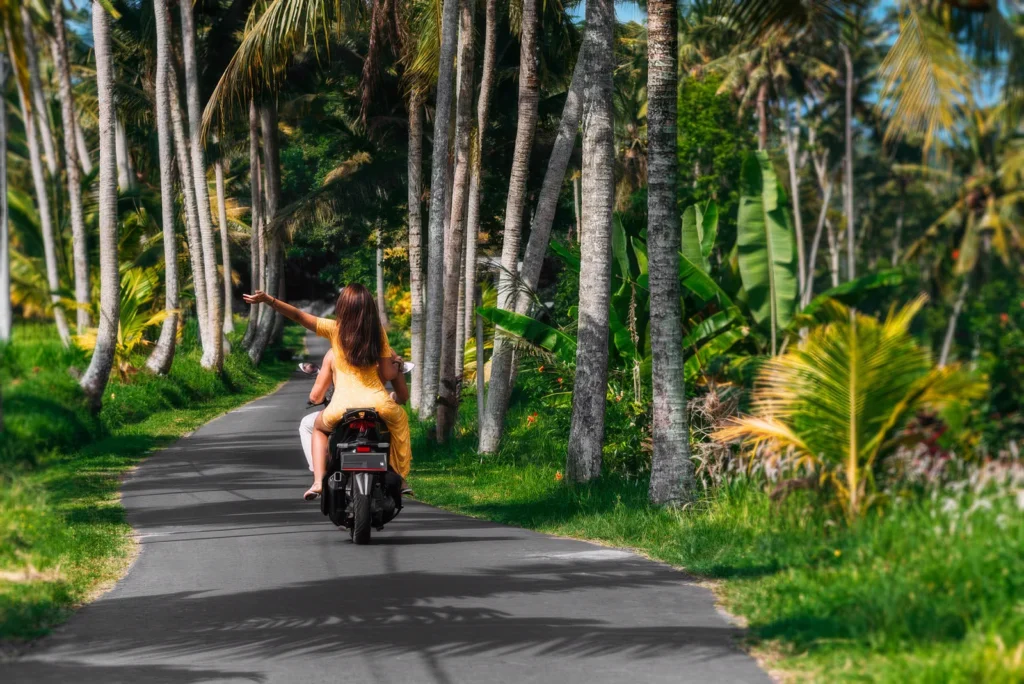 Scooter et ville inconnue : comment éviter de se tromper d’itinéraire ?